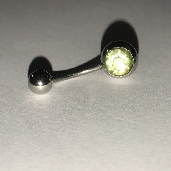 14 Gauge 1 gem Peridot Green Belly Rings - Picture 2 of 2
